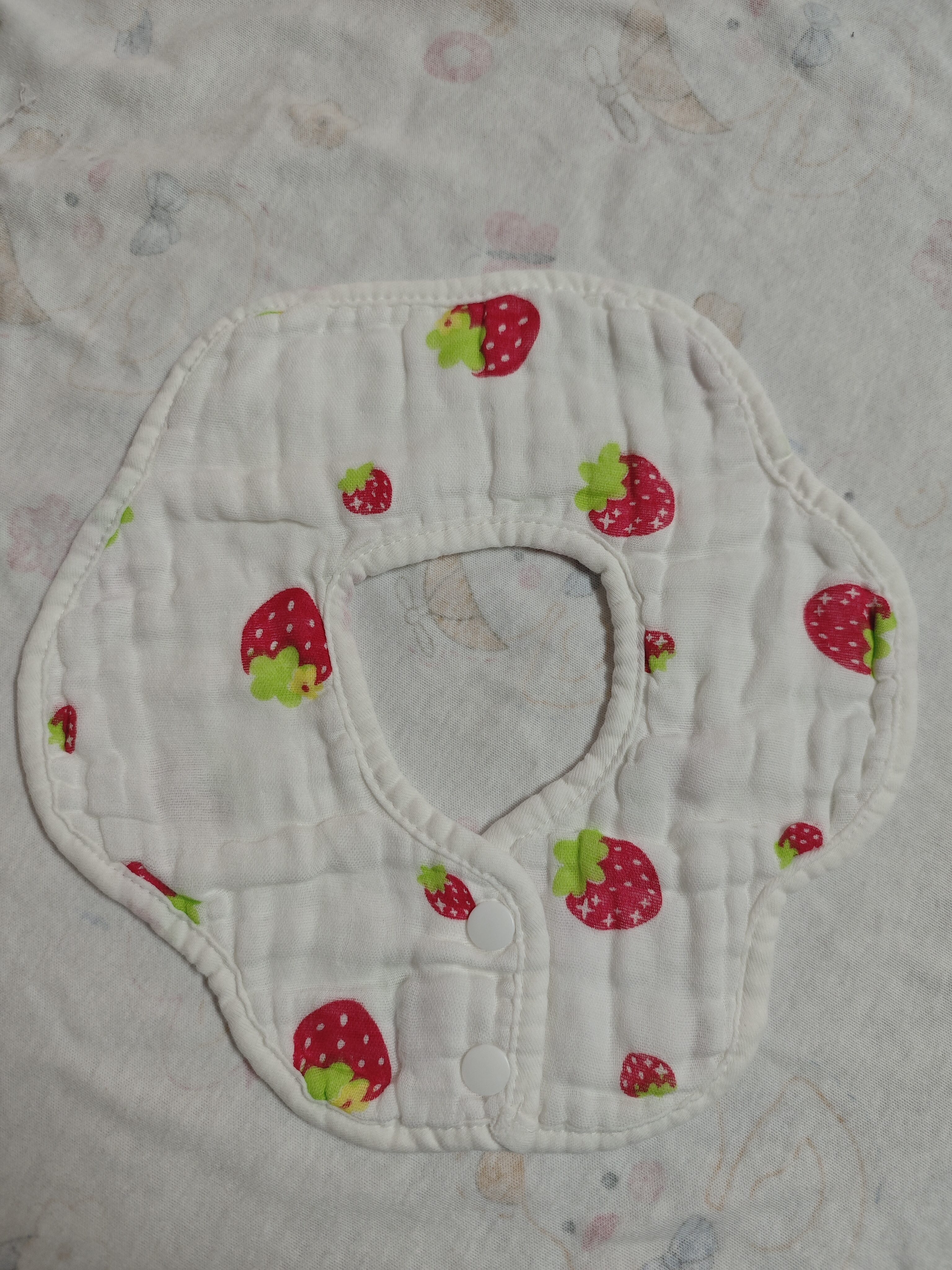 Infant 8-layer cotton gauze bib comfortable and absorbent suitable for feeding and nursing reversible