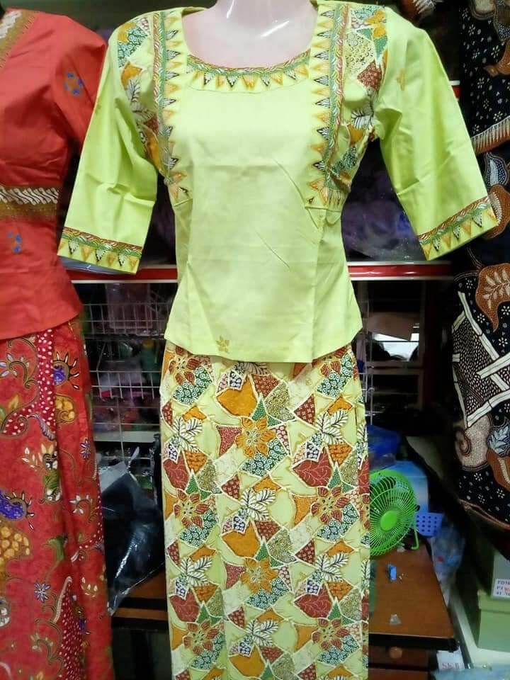 white christmas dresses Off White Lotus Parrot Hand Embroidery Tussar Silk Blouse main image 0