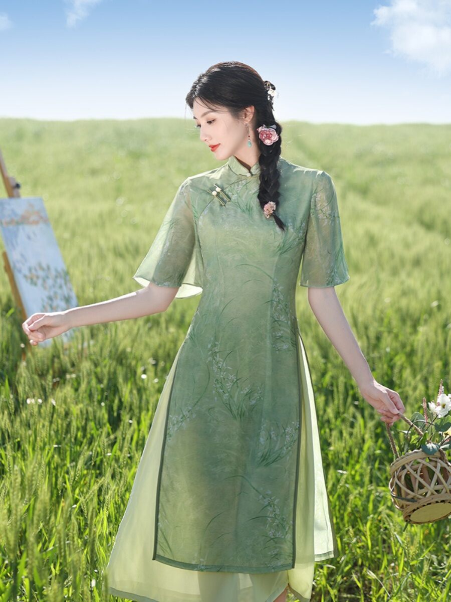 green dress malaysia Lady Lucia Dress in Kelly Green – LARNEY main image 0
