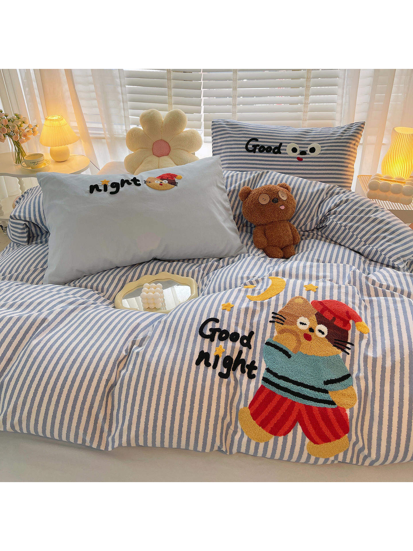 Thickened Pure Cotton Flannel Cartoon Bedding Set Three-Piece Bed Sheet Style Bedding Cover Quilt Cover Bed Canopy Harga  173 Ringgit*Penghantaran Percuma