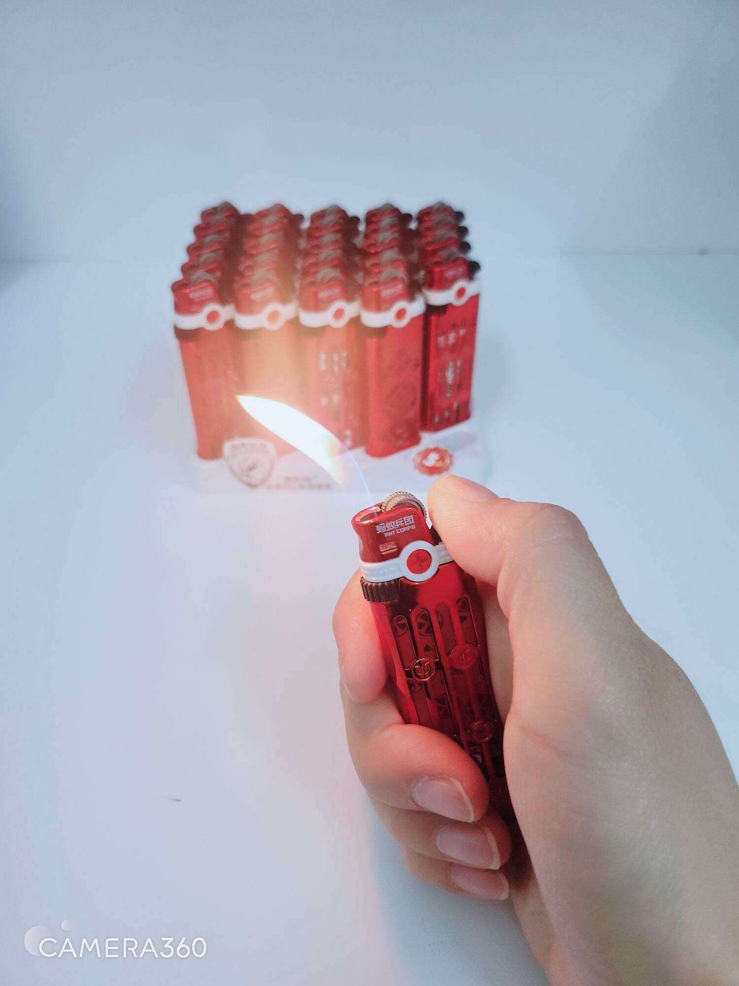 AC6T Red Ant Soft Flame Metal Lighter (Random). 