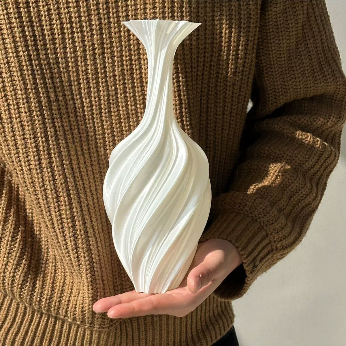 Abstract Plastic Vase For Home Decor Modern Floral Centrepiece_voghion.com