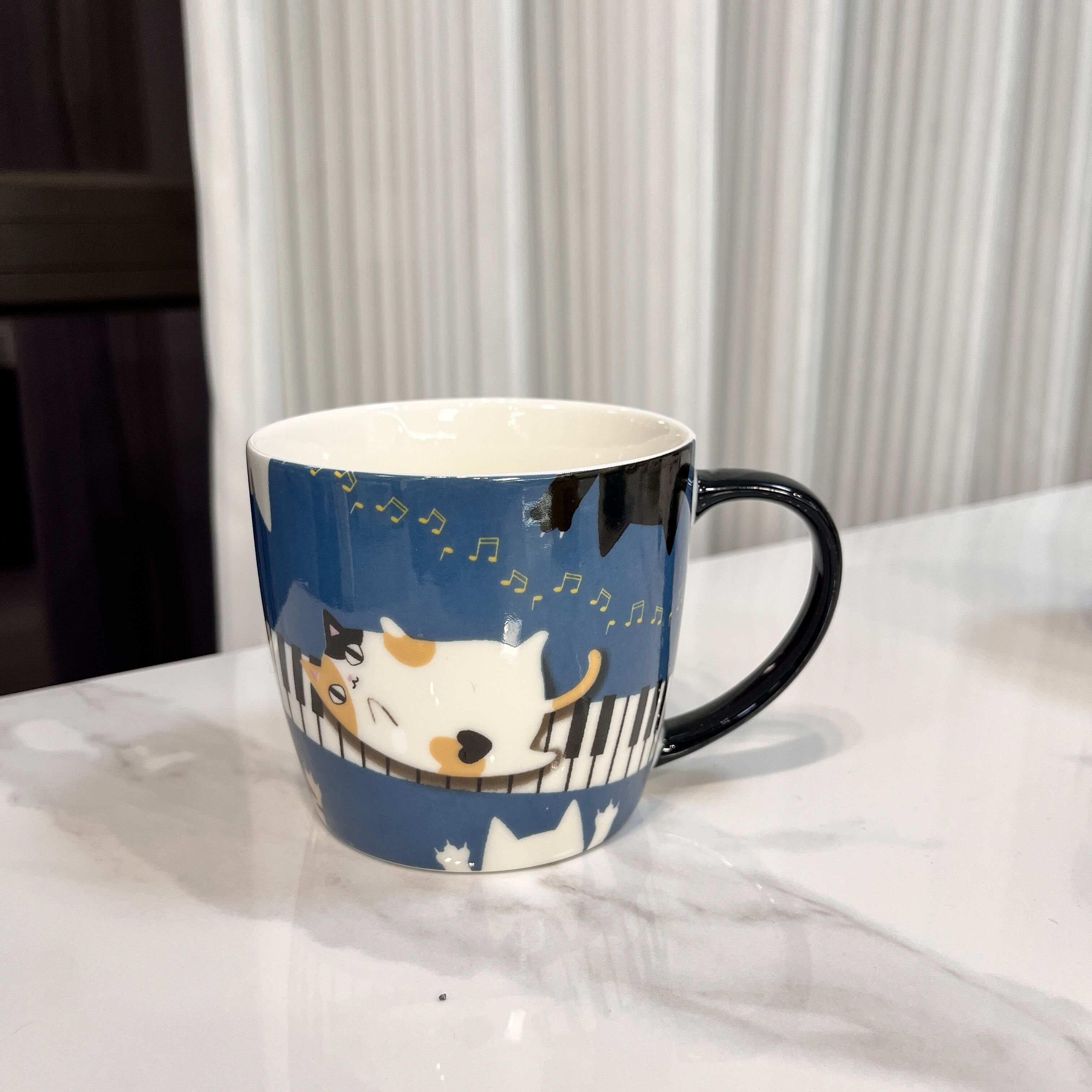 Japoński ceramiczny kubek z trzema kwiatami i jednym uchem do śniadania
_voghion.com