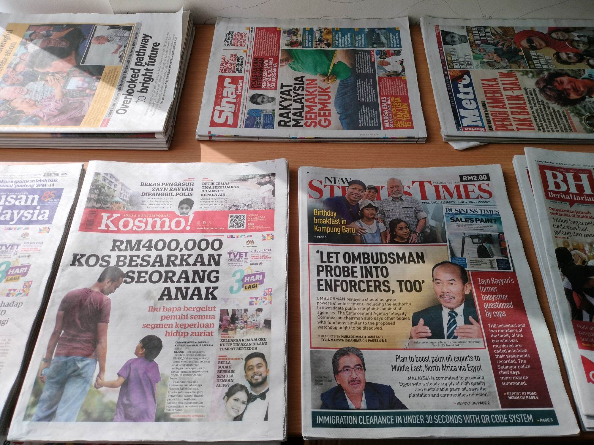CLEAN OLD NEWSPAPER/SURAT KHABAR LAMA BERSIH!! 1kg++