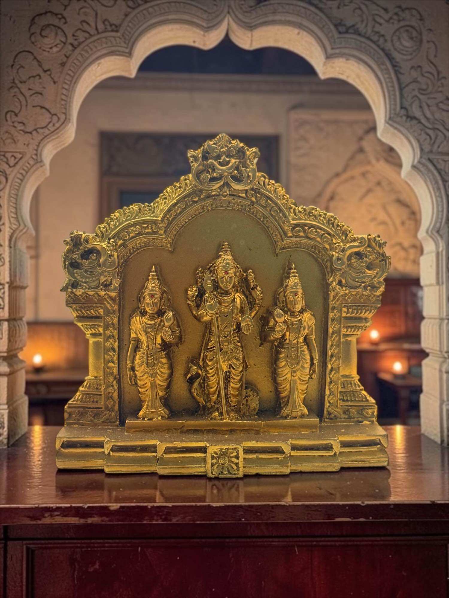13CM GOLDEN MURUGAR FAMILY WITH VALLI AND THEVANAI FOR SAAMY MEDAI HOME DECORATION