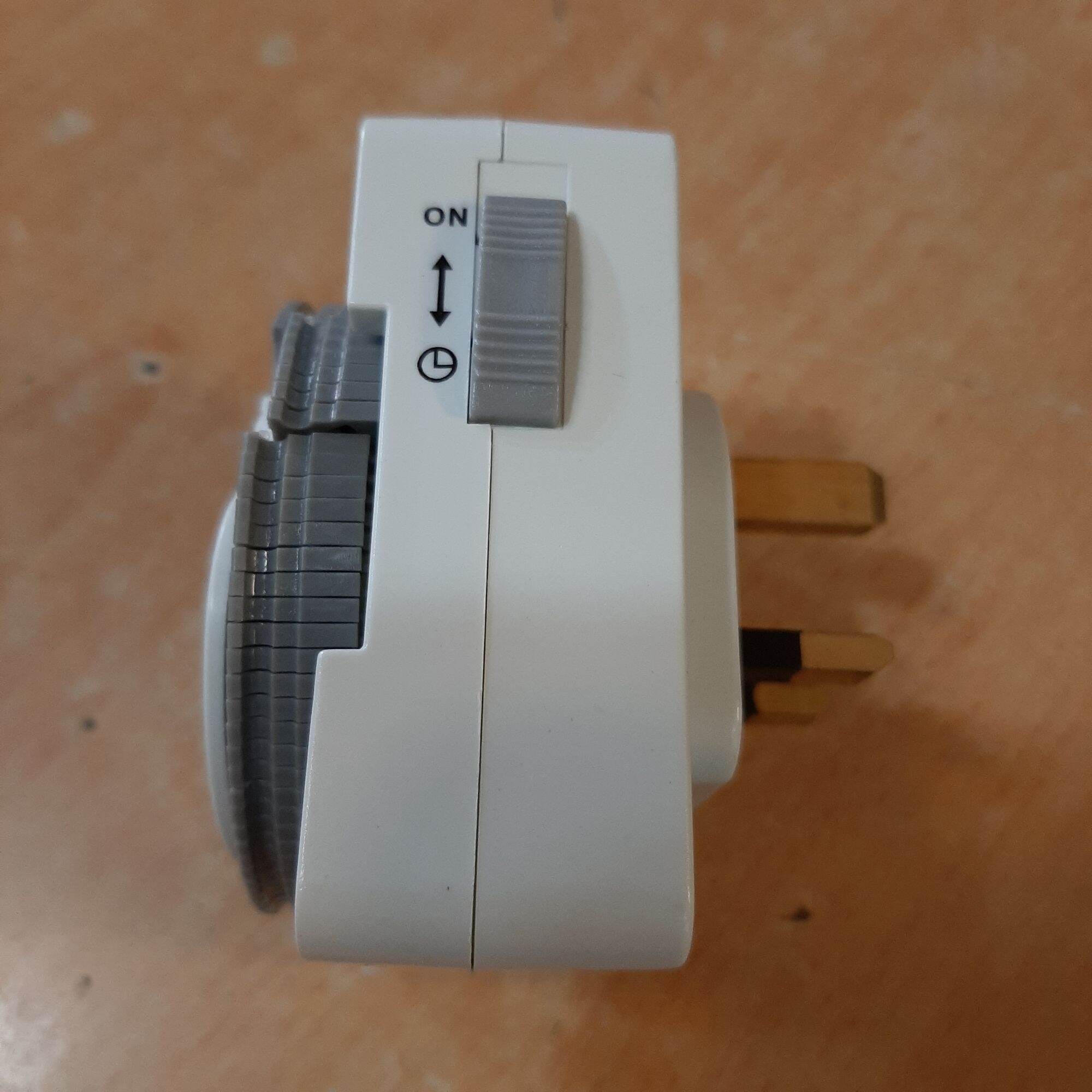 (SIRIM) Sunlife 24 hour segment time switch TM0023 13A plug in timer 24hour programme timer 24H timer 3 pin plug in timer. 