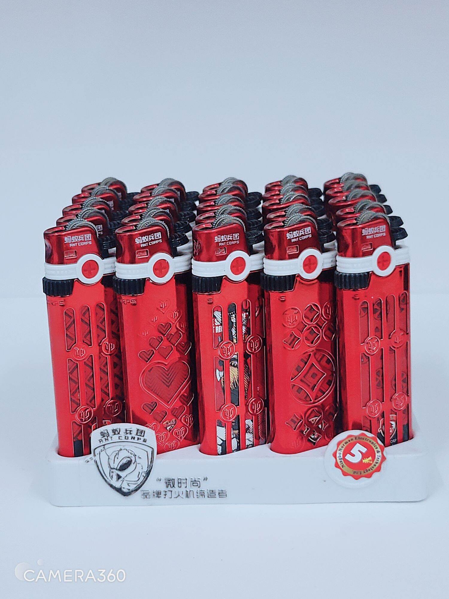 AC6T Red Ant Soft Flame Metal Lighter (Random). 