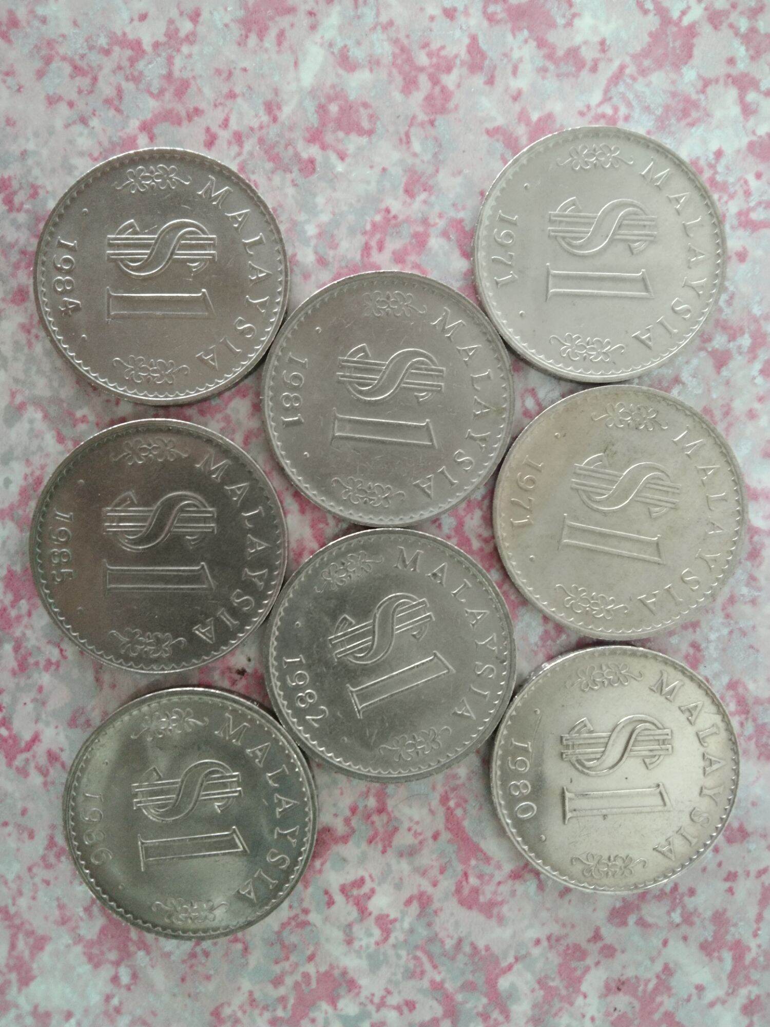lot of 8）MALAYSIA RM1 COINS［1971（UK，SA）,1980,1981,1982,1984,1985,1986）马来西亚 一令吉旧硬币 | Lazada