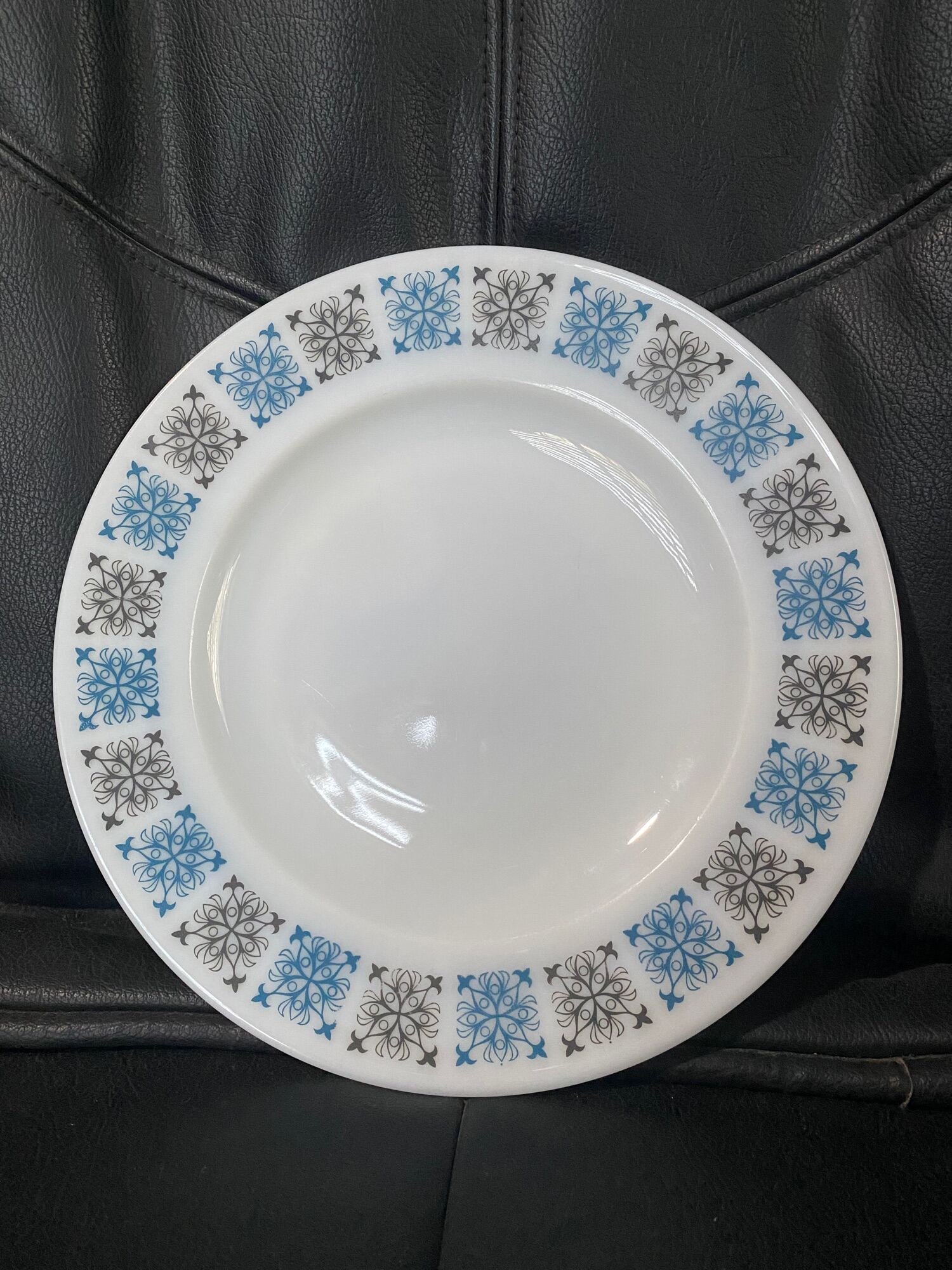 Pyrex dinner plate best sale