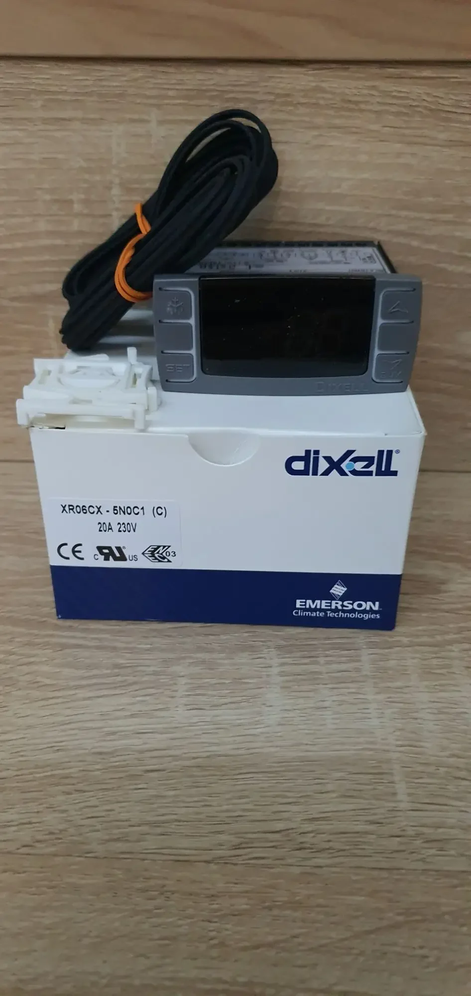 Dixell chiller and freezer digital thermostat