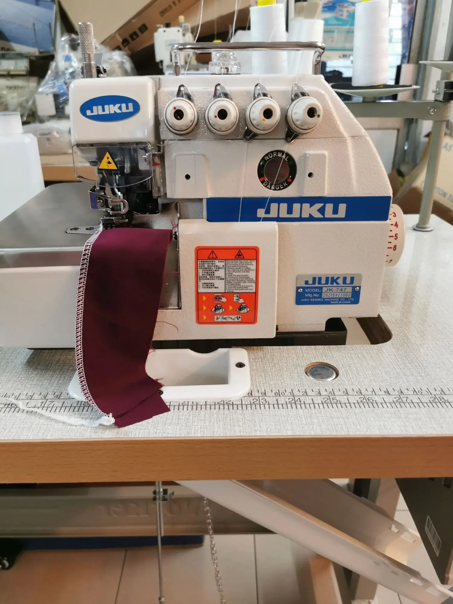 JuKU 747 servo motor overlock Sewing Machine (New Set)