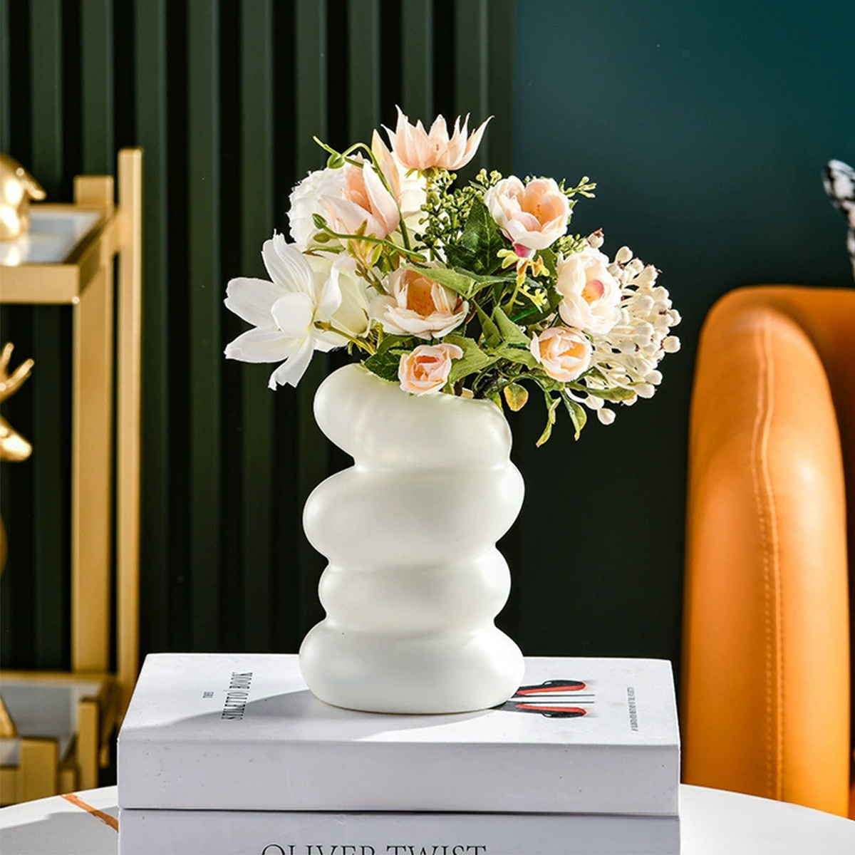 Decorative Spiral Pattern Plastic Vase For Wedding Table Decor_voghion.com