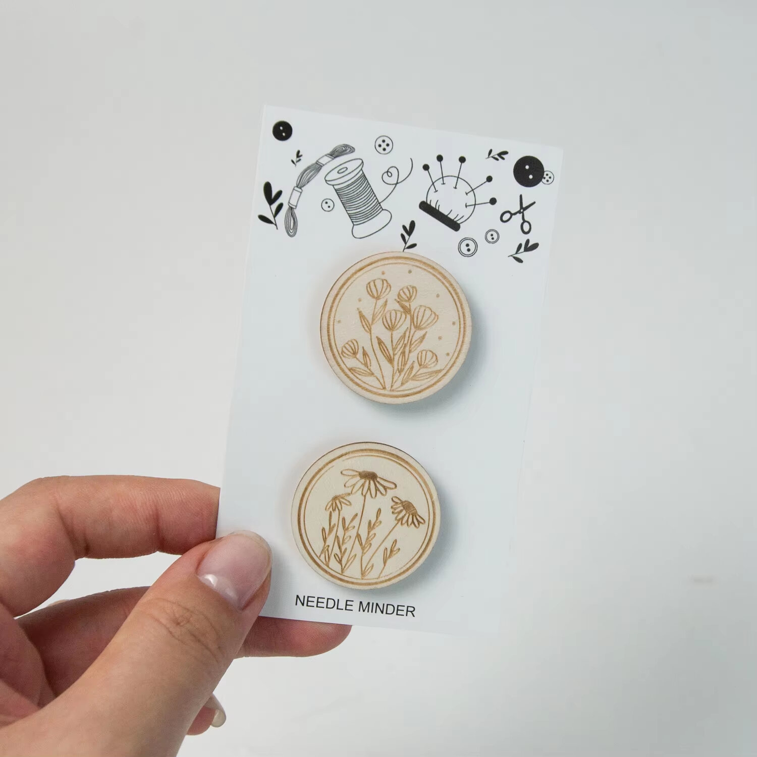 2Pcs Cross Stitch Wood Round Magnetic Needle Holder Magnet Needle Keeper Household DIY for DIY Sewing Crafts