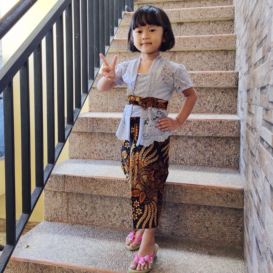 Buy Baju Kebaya Batik Budak Perempuan Online at a Better Price