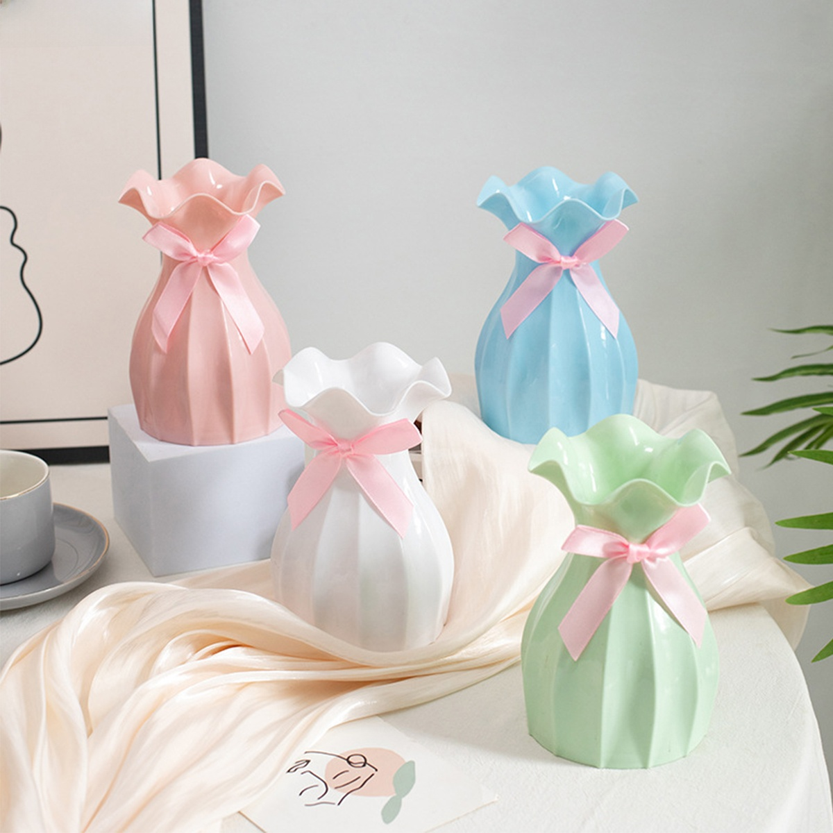 Decorative Lotus Leaf Edge Plastic Vase For Home Floral Display_voghion.com