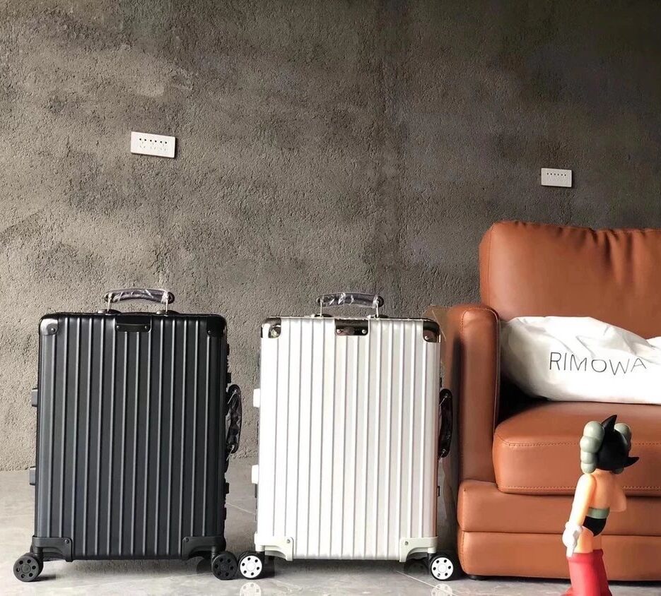 ImportedSnack - #RIMOWA Classic Flight Material: Aluminium