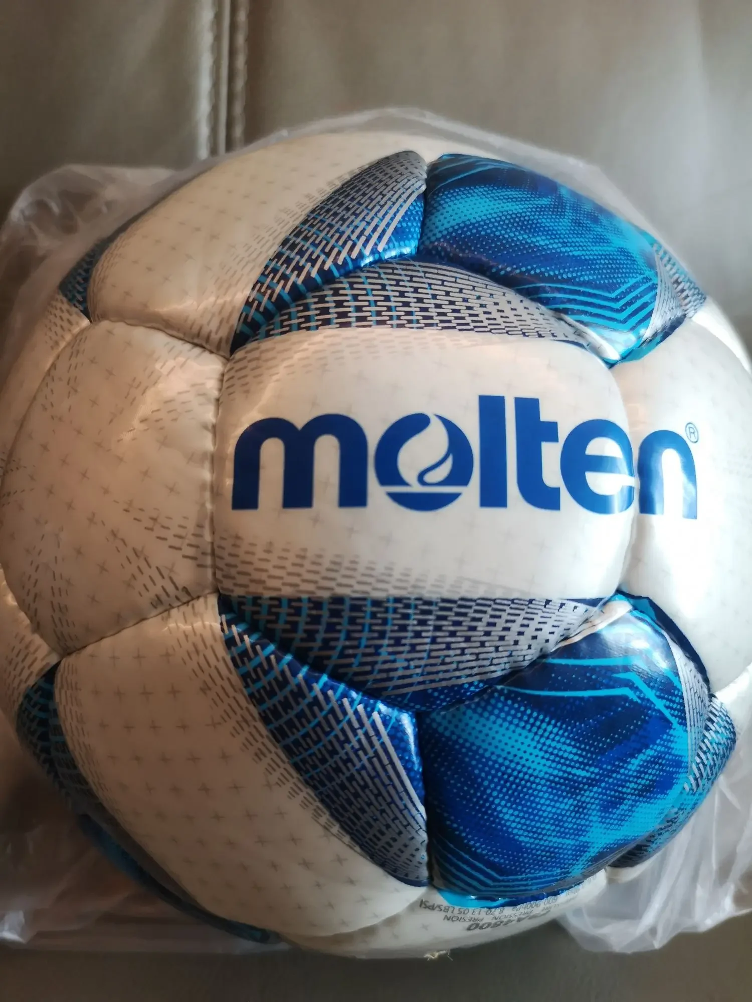 Molten F9A4800 (new Model) / F9V4800( old Model) Futsal Ball
