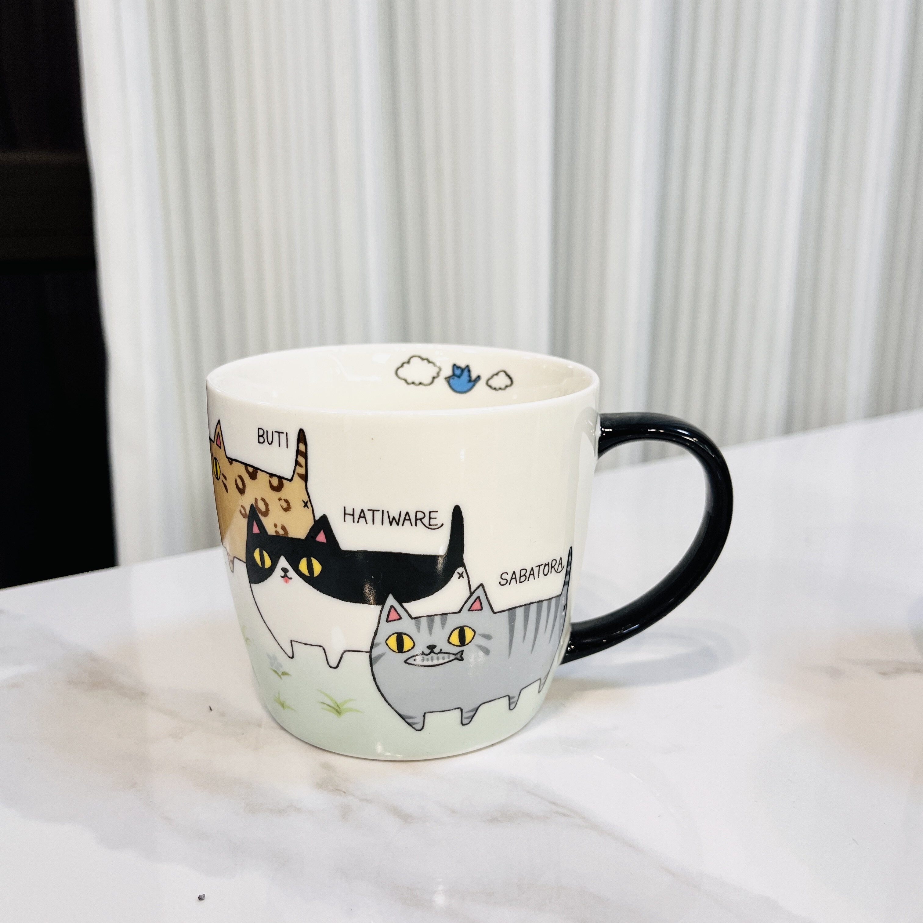 Japoński ceramiczny kubek z trzema kwiatami i jednym uchem do śniadania
_voghion.com