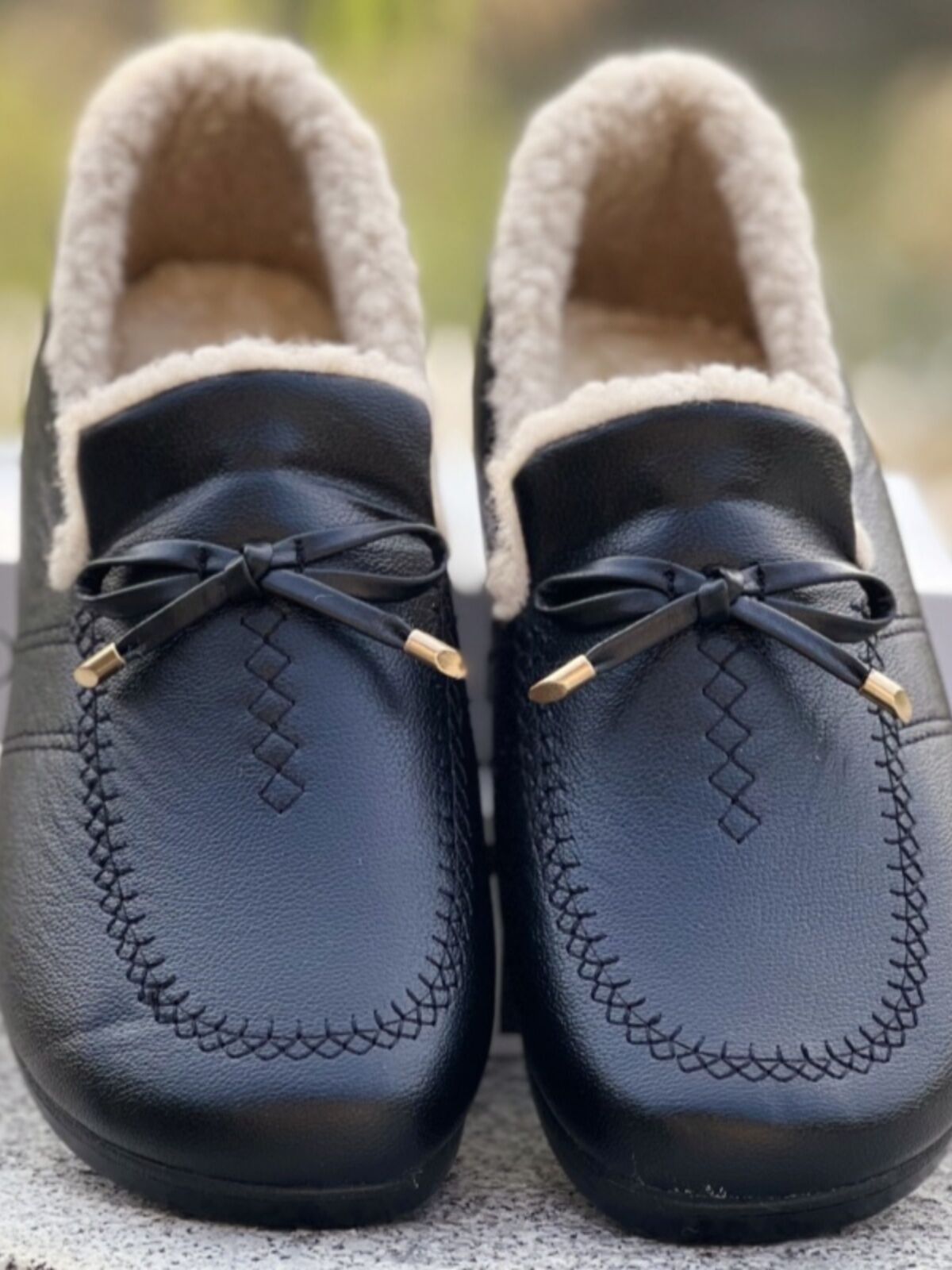 Winter New Fashion Fleece Lined Slip on Soft Bottom Lightweight Anti Slip Mom Shoes Cotton Warm Casual Shoes for Middle Aged And Elderly Women. 