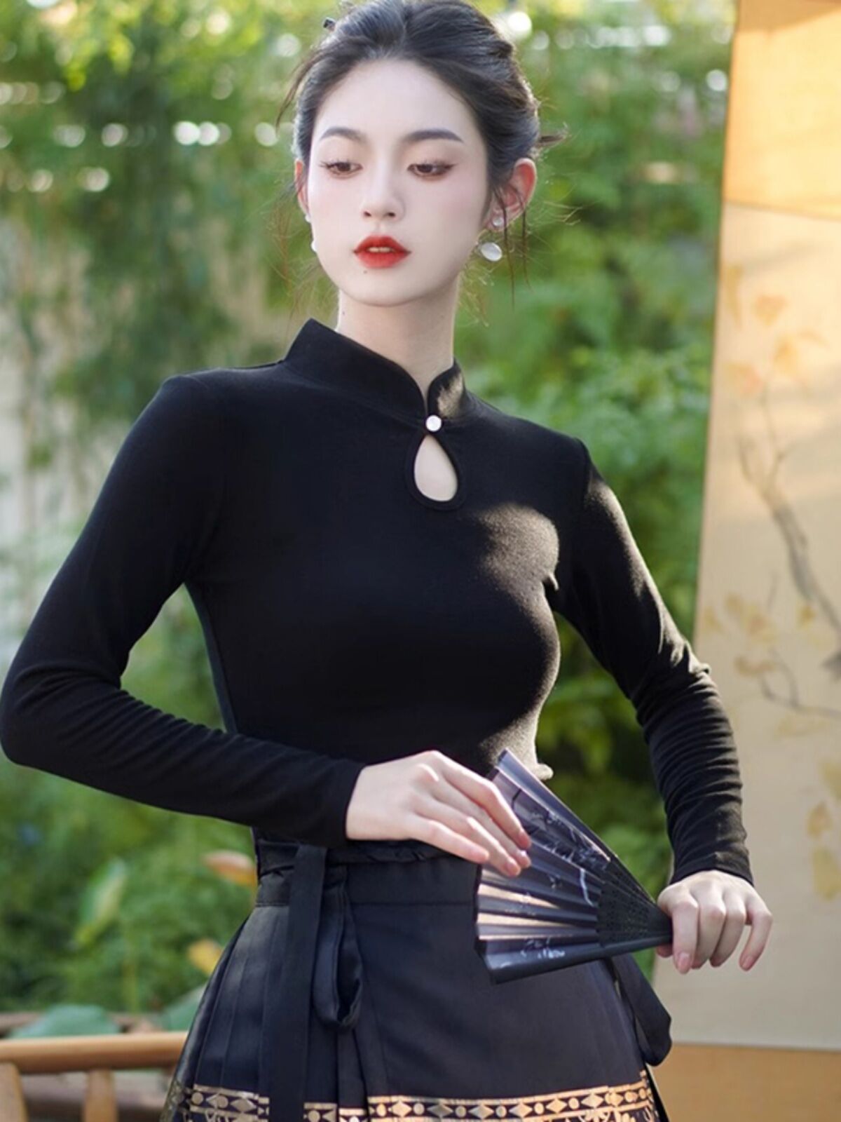 Slim Fit Long Sleeve T-Shirt with Button Detail Traditional Chinese Style Base Shirt for Cheongsam Women's Fashion Spring Wear