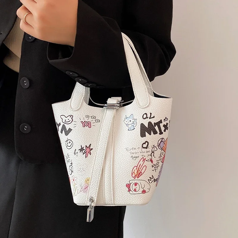 Special-Interest Design Bag Women's Summer 2021 New Fashion Hand Holding Bucket Bag High-Grade Versatile Graffiti Messenger Bag