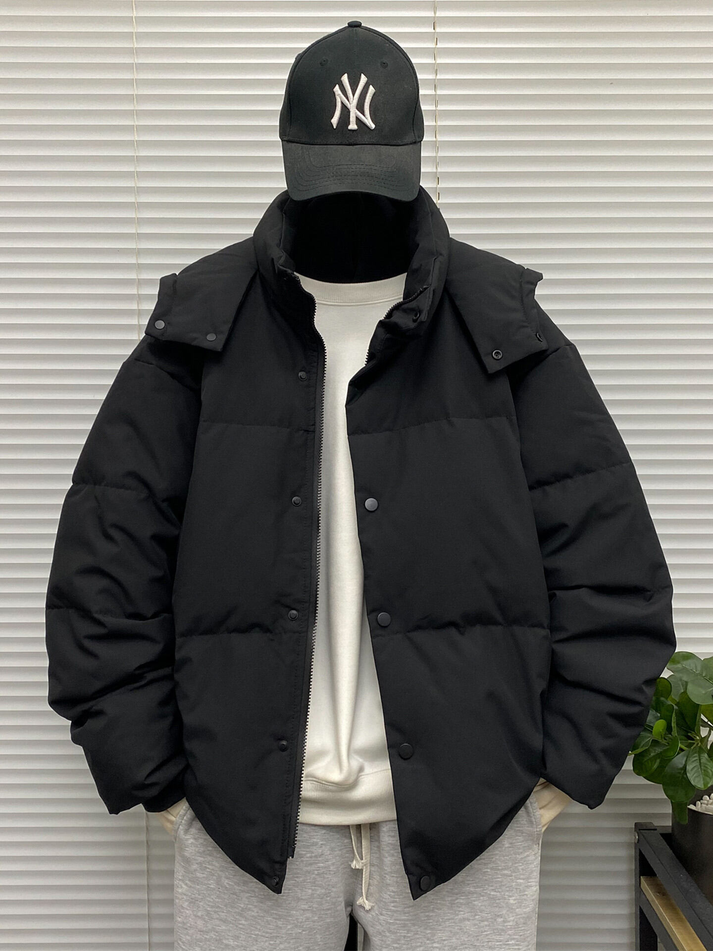 Warm and Cold-Proof Down Jacket Harga  330 Ringgit*Penghantaran Percuma