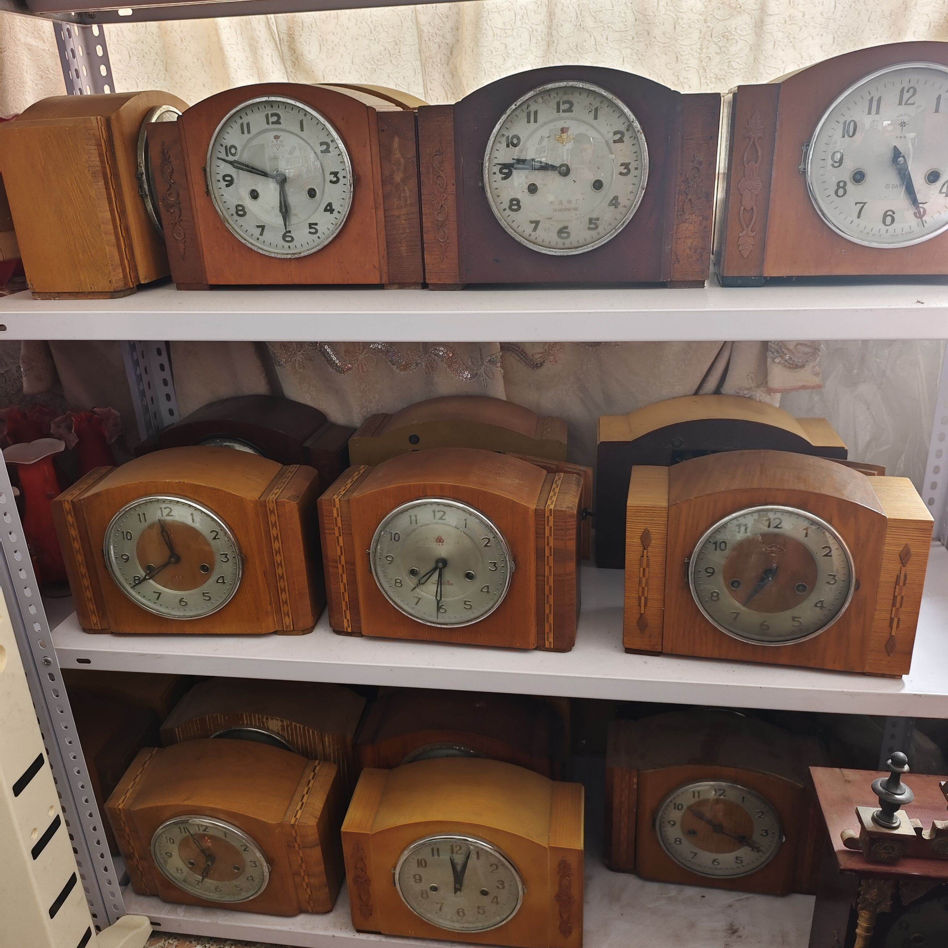 Folk Retro Mechanical Wall Clock