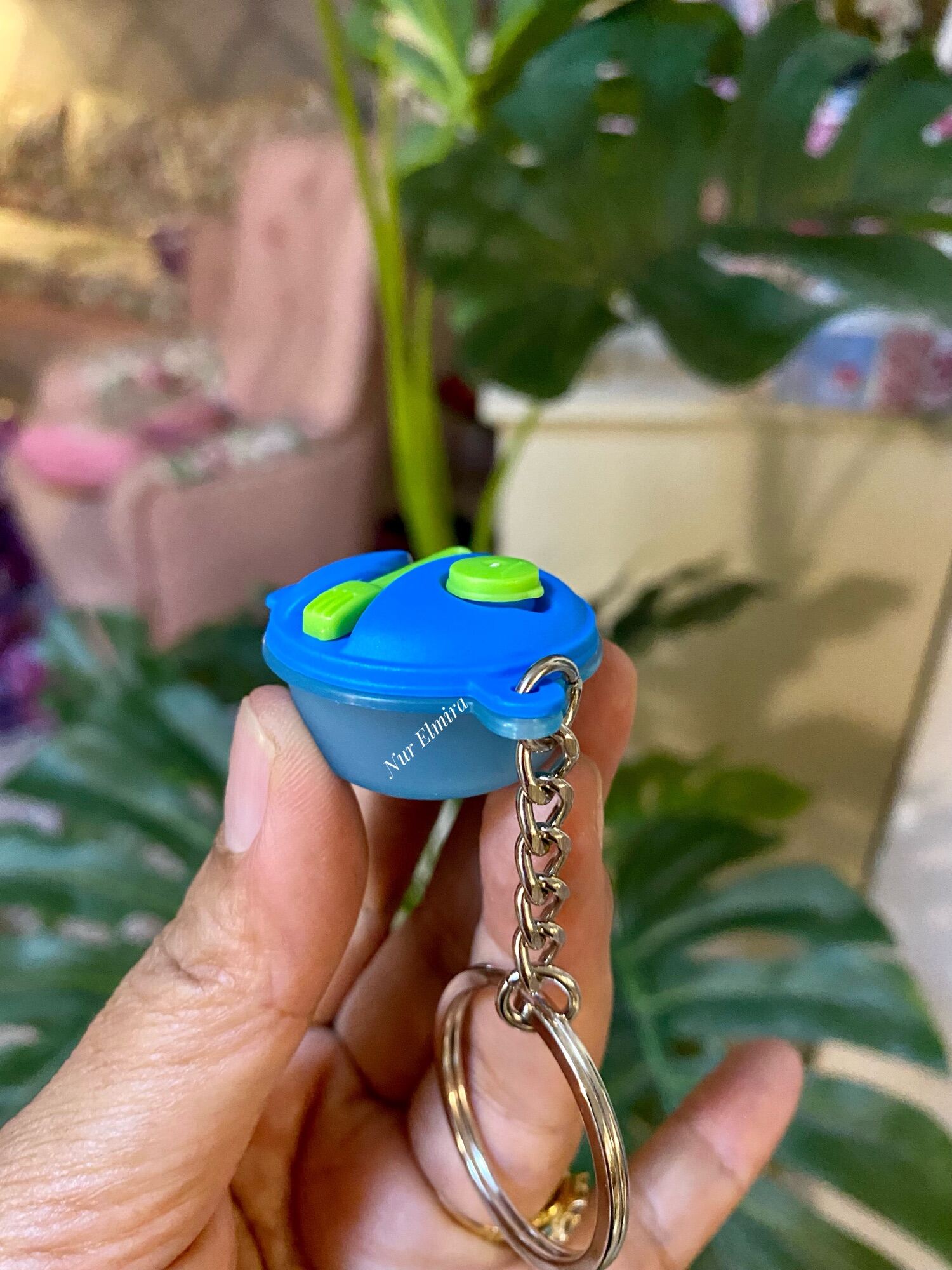 Tupperware keychain top