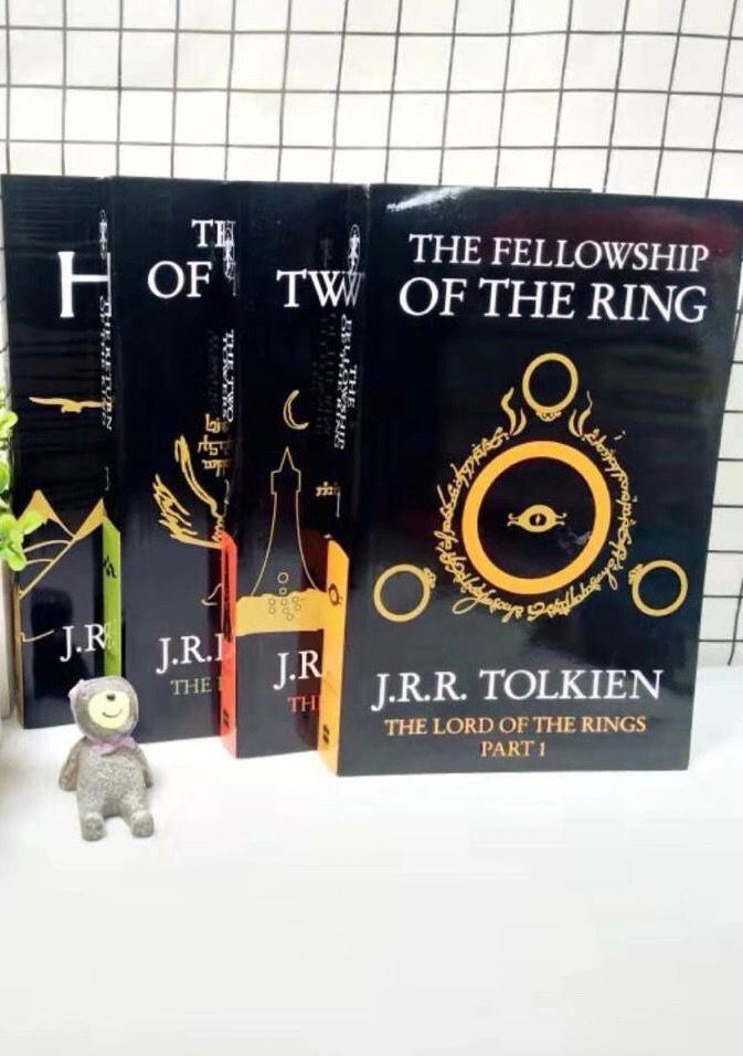（4books）The Lor d of Rings - The fellowship of the ring / The two towers / The return of the king / The hobbit Malaysia