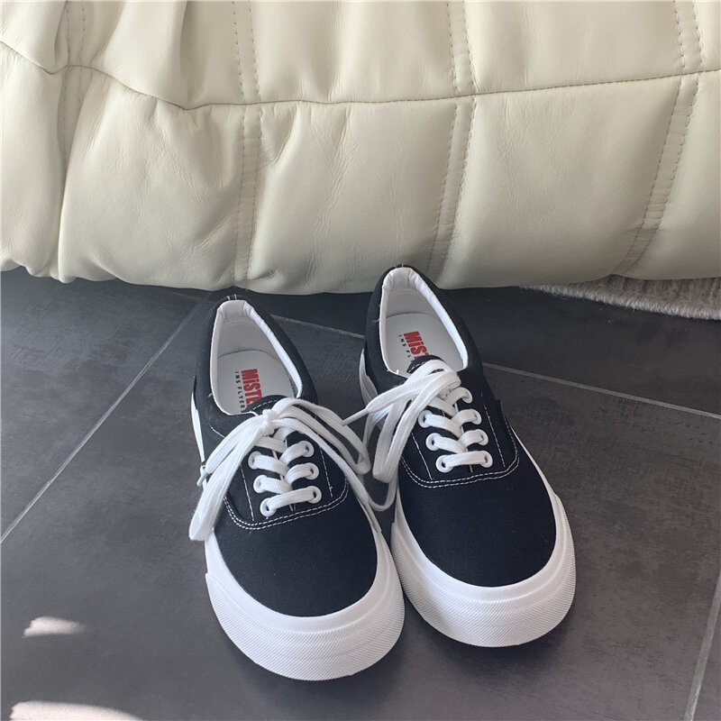 White Shoes Women's Spring 2023 New Arrival Super Hot All-Match Thick Sole Height Increasing Canvas Shoes Women's Fashionable Ins Board Shoes round Toe. 
