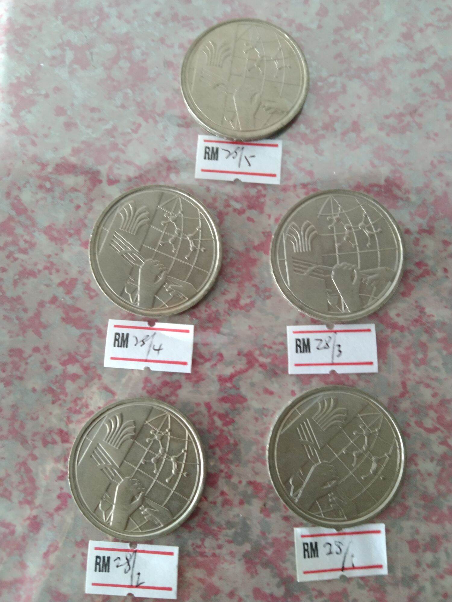 MALAYSIA COINS RM1 1977 DUIT SYILING RM1--seratus tahun getah asli ...