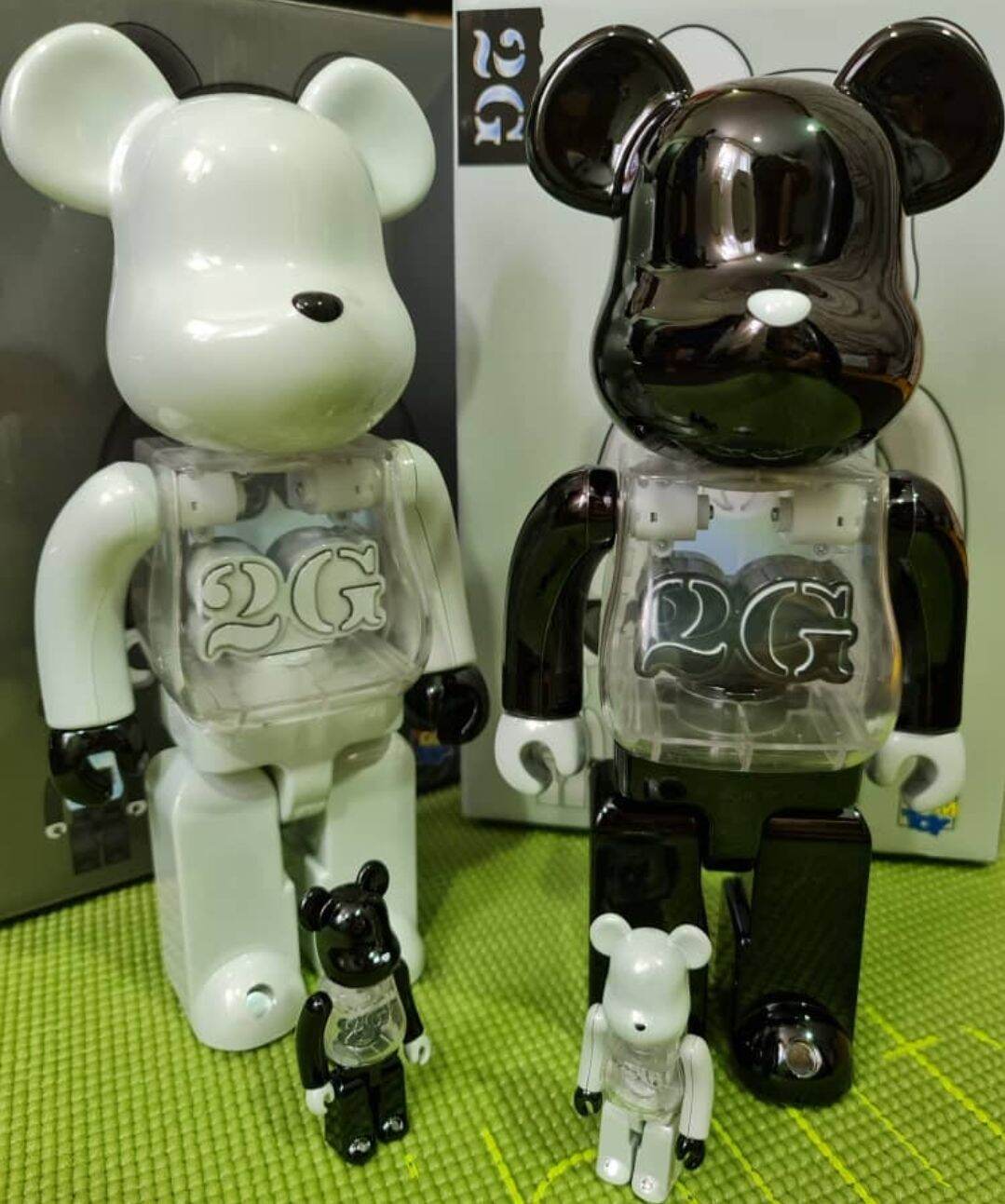 BEARBRICK 2G 100% & 400% SET BLACK & WHITE CHROME BE@RBRICK