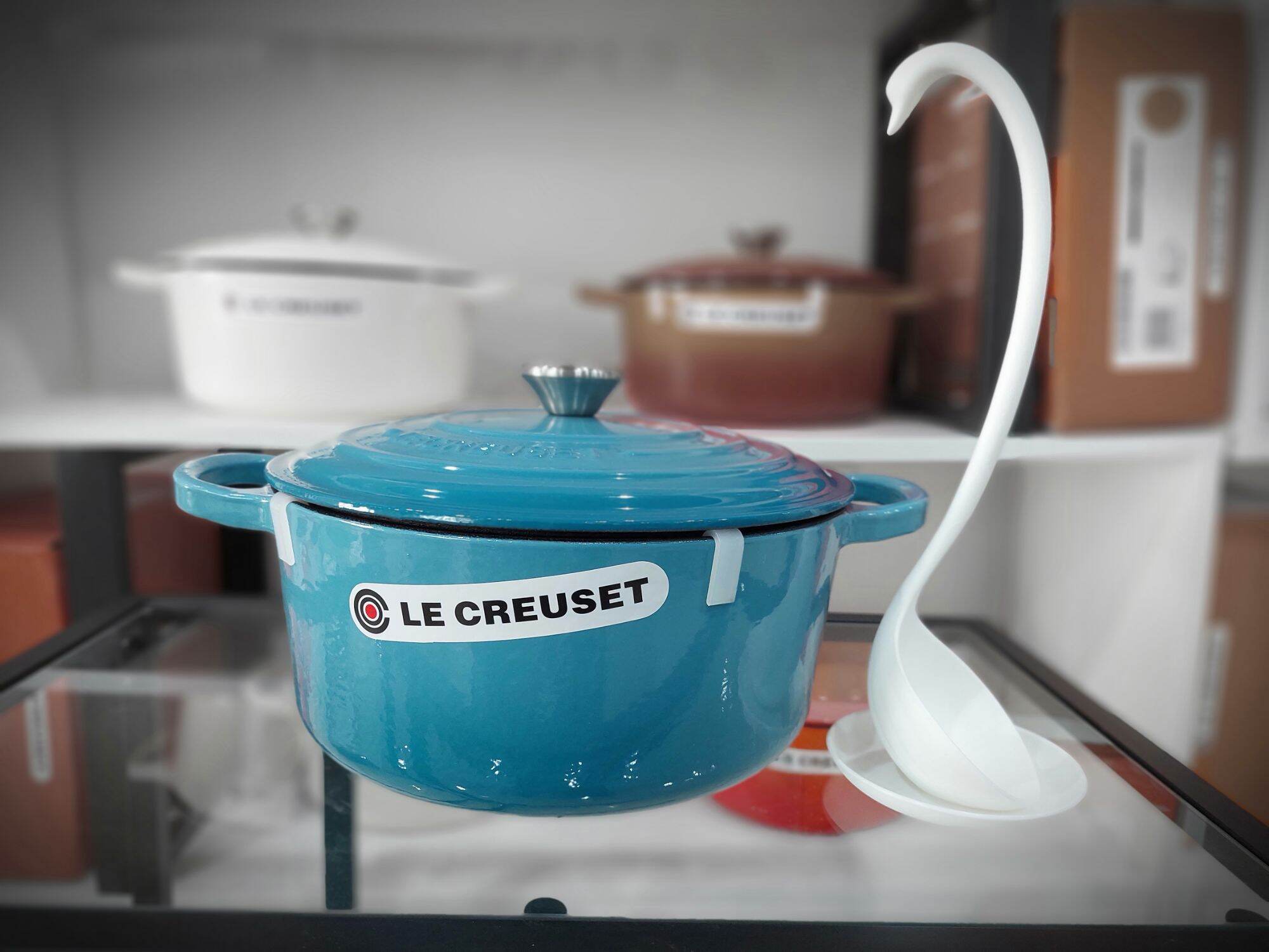 Buy Le Creuset Cast Hollow Pot Cocotte Rondo 22 cm Matte Black Gas IH Oven  Compatible [Japan Regular Sale] from Japan - Buy authentic Plus exclusive  items from Japan