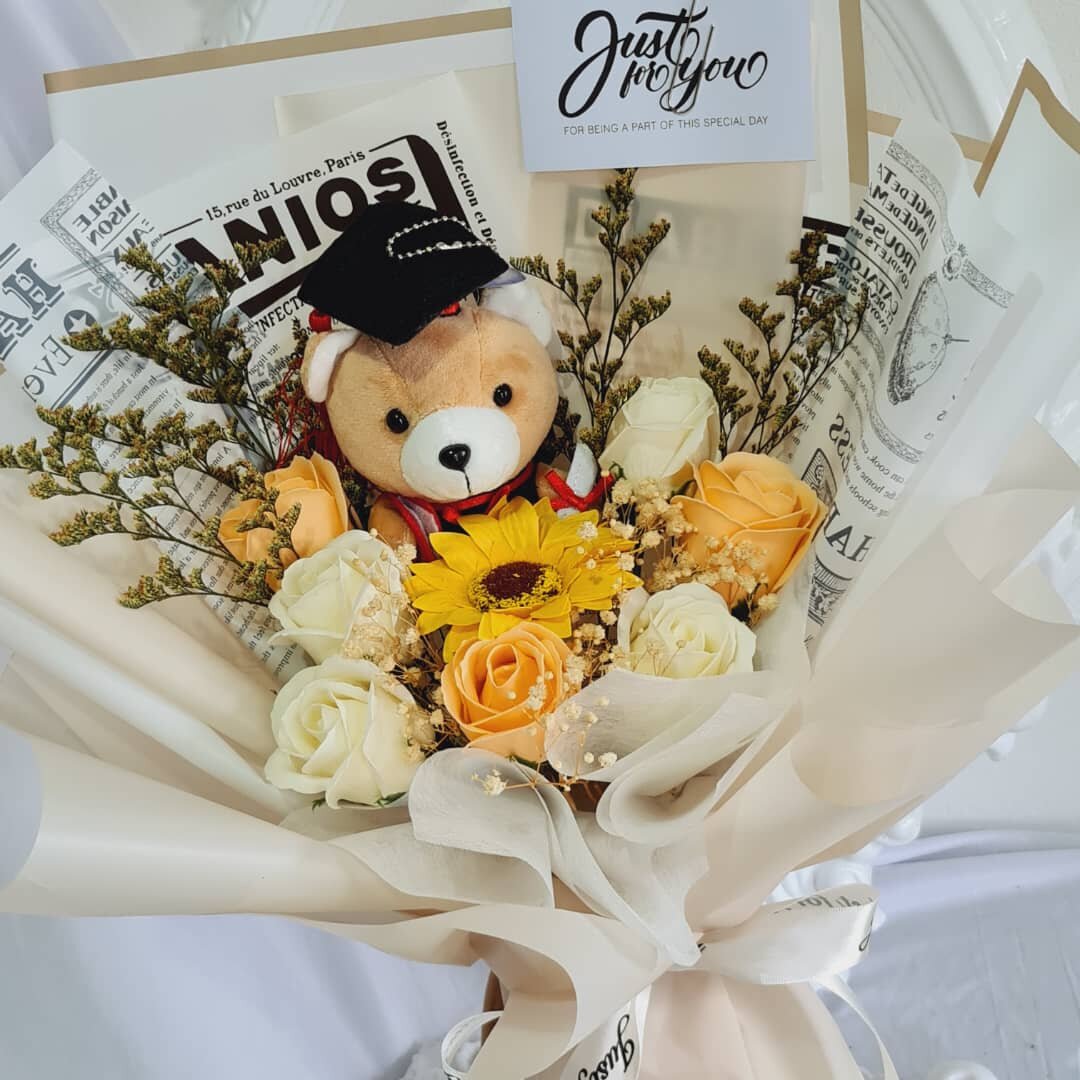 🔥JB Ready Stock🔥 毕业熊 毕业花束 香皂花 向日葵 太阳花 Graduation Bear Graduation Convo