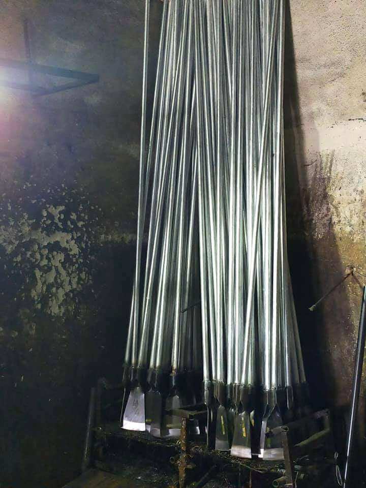 Pahat Sawit Siap Batang 2 meter / Palm Oil Chisel with Handle 2 meter. 